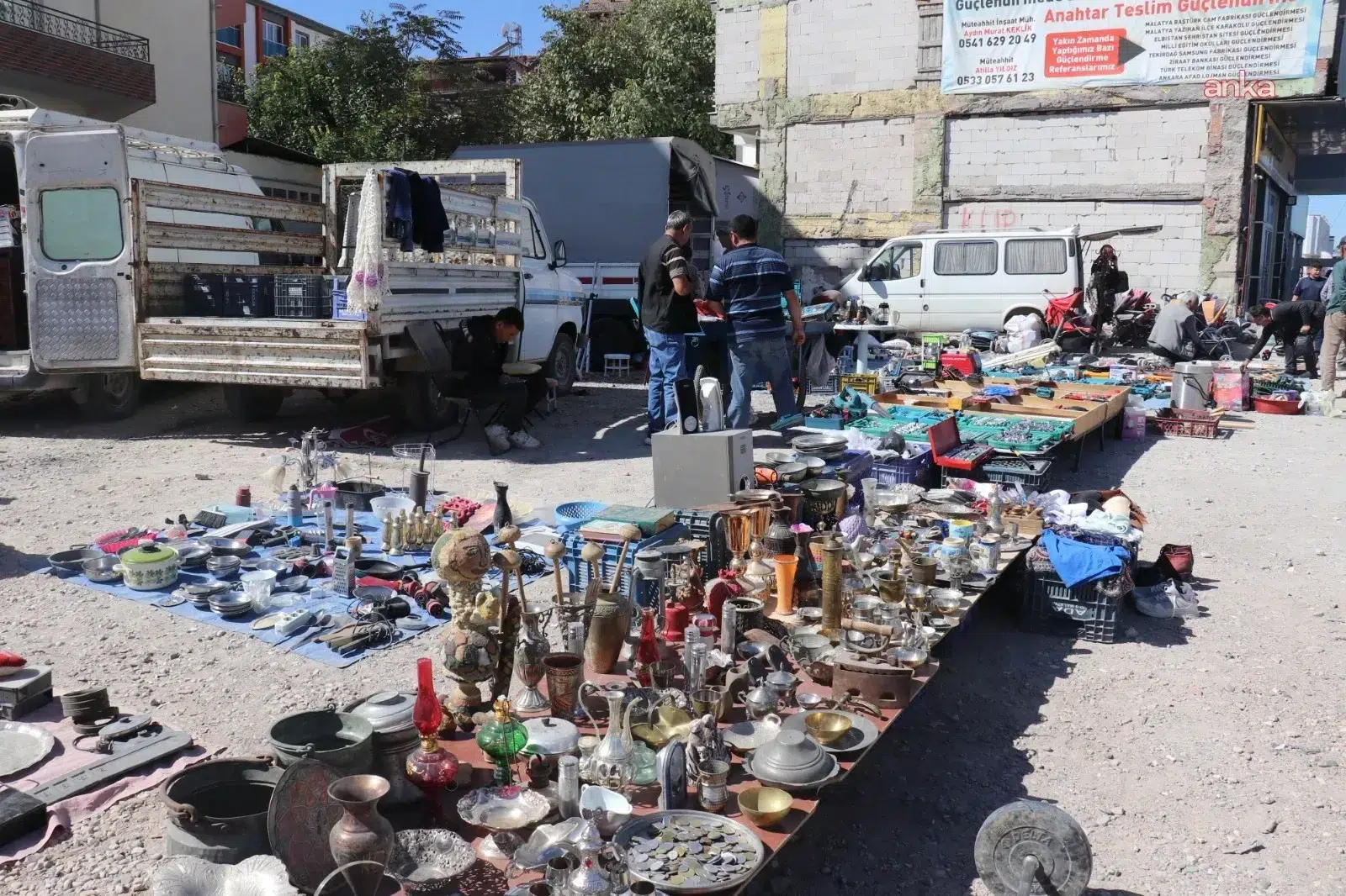EKONOMİ Malatya bit pazarı esnafından tepki: “34 yıldır emek verdik, yer göstersinler, ekmeğimizle oynamasınlar”