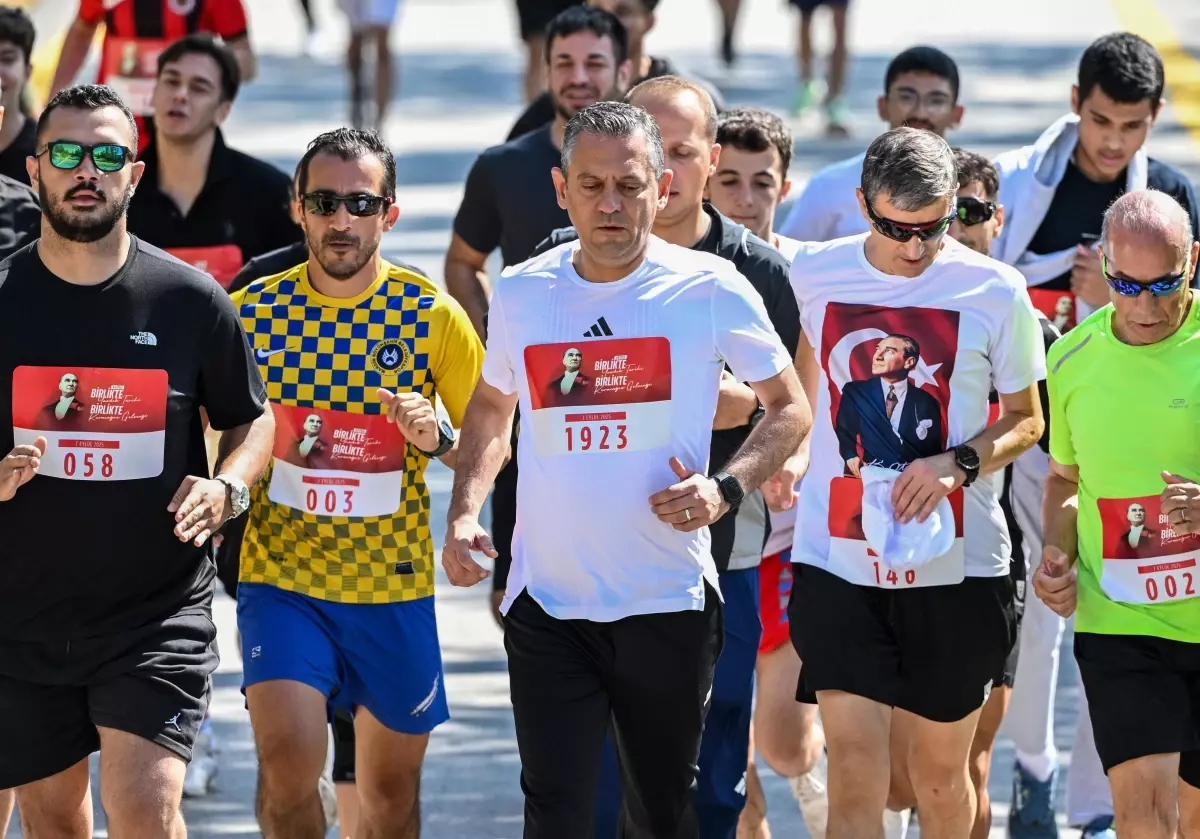 CHP Genel Başkanı Özgür Özel, ‘CHP 102’nci Yıl Koşusu’na Katıldı