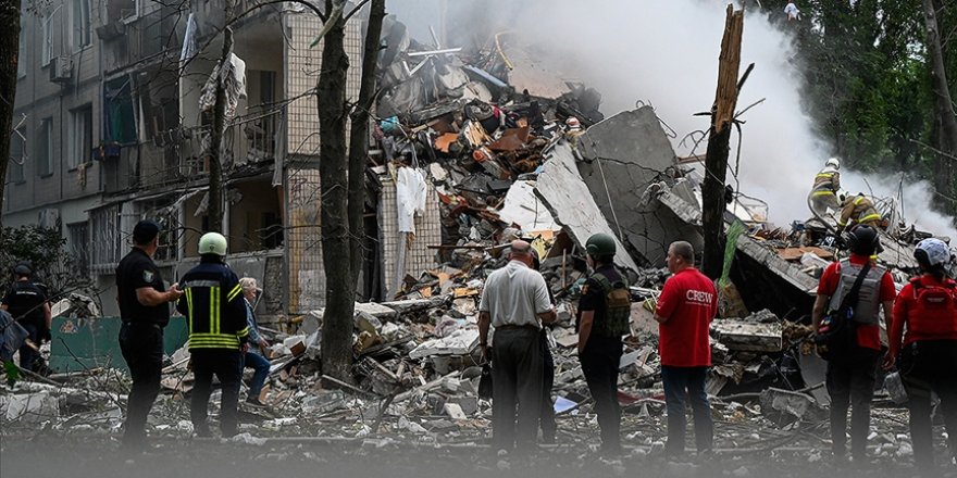 Ukrayna’da Rus Hava Saldırılarında 6 Kişi Hayatını Kaybetti Ukrayna’da Rus Hava Saldırılarında 6 Kişi Hayatını Kaybetti