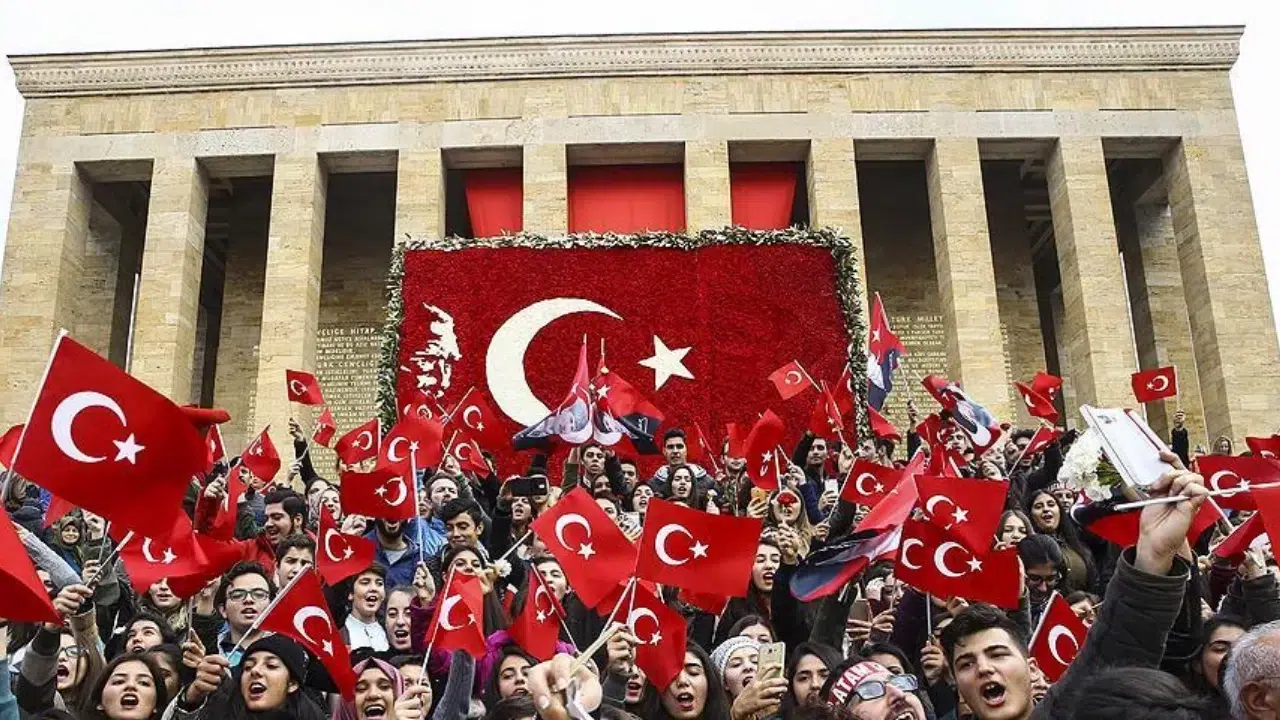 28 Ekim Yarım Gün Tatil, 29 Ekim Resmi Tatil Olacak