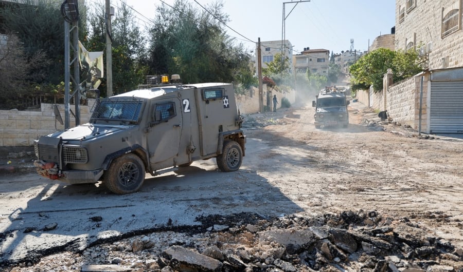Şam’da Yolcu Otobüsüne Saldırı: İki Ölü, 11 Yaralı Şam’da Yolcu Otobüsüne Saldırı: İki Ölü, 11 Yaralı