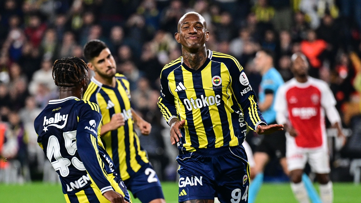 Fenerbahçe, Fatih Karagümrük’ü 2-1 ile geçti Fenerbahçe, Fatih Karagümrük’ü 2-1 ile geçti