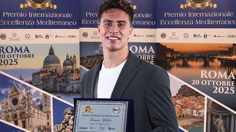 Kenan Yıldız, İtalya’da Akdeniz Mükemmeliyet Ödülü Aldı Kenan Yıldız, İtalya’da Akdeniz Mükemmeliyet Ödülü Aldı