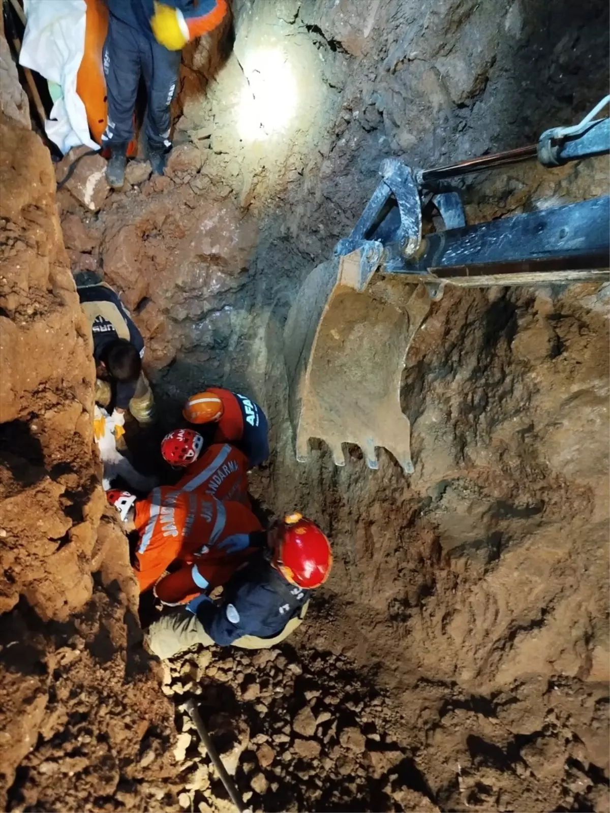 Mudanya’da Kanalizasyon Çalışmasında Göçük: İki Kardeş Mudanya’da Kanalizasyon Çalışmasında Göçük: İki Kardeş