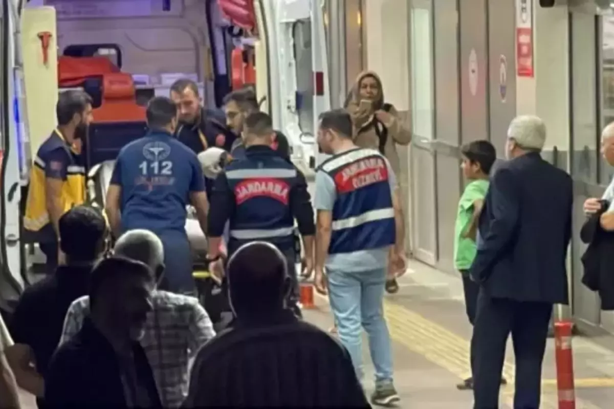 Cezaevinde Gıda Zehirlenmesi Şüphesi: 18 Mahkum Hastaneye Cezaevinde Gıda Zehirlenmesi Şüphesi: 18 Mahkum Hastaneye