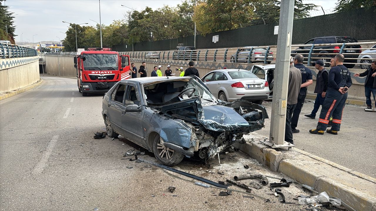 Elazığ’da Zincirleme Trafik Kazasında 5 Kişi Yaralandı