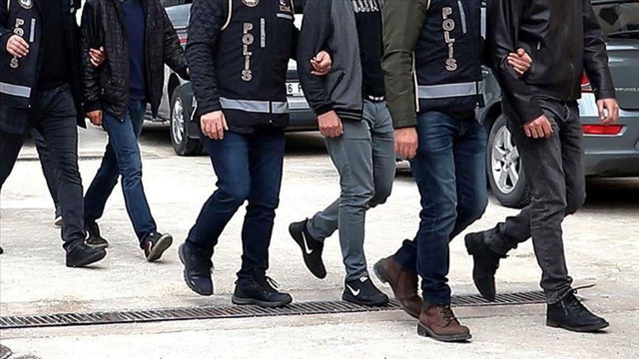 İstanbul’da Göçmen Kaçakçılığı Operasyonunda 15 Gözaltı İstanbul’da Göçmen Kaçakçılığı Operasyonunda 15 Gözaltı