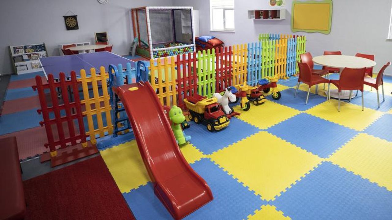 Kreşte Öğretmenin 3 Yaşındaki Çocuğu Isırdığı İddiası Kreşte Öğretmenin 3 Yaşındaki Çocuğu Isırdığı İddiası