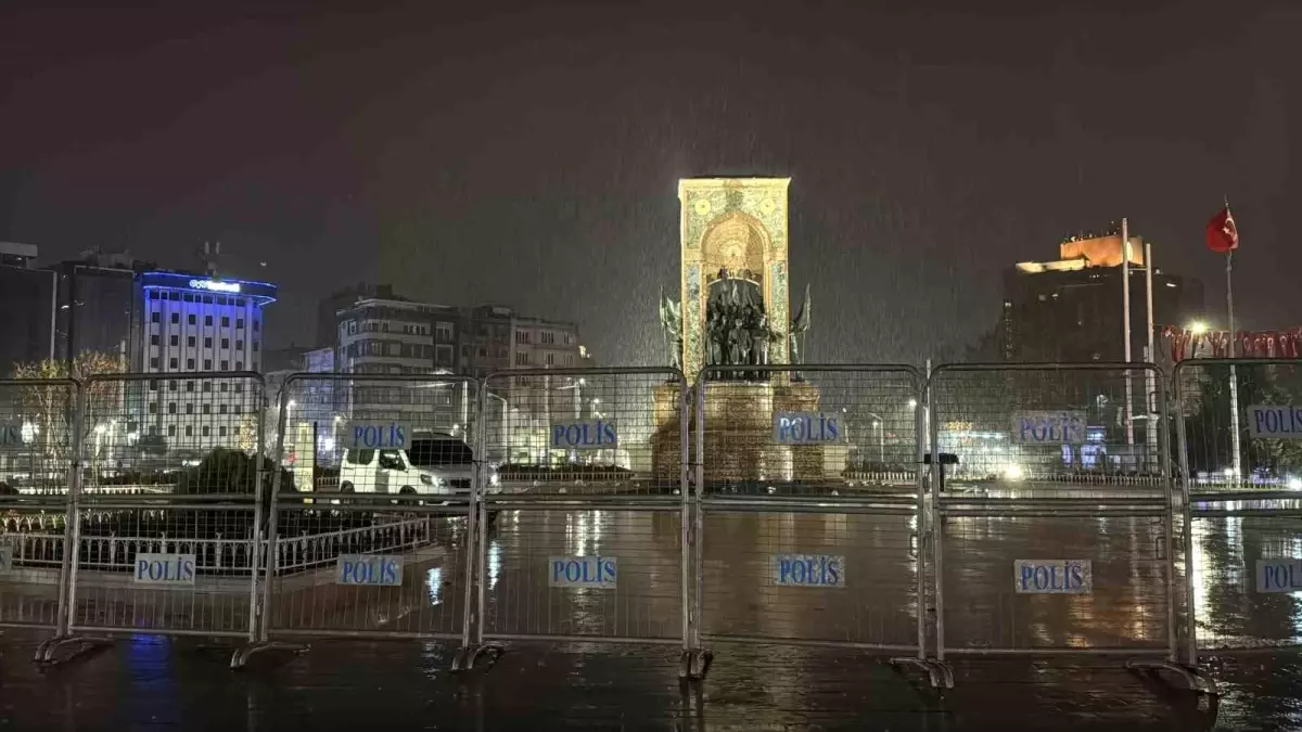 İstanbul’da Yoğun Yağmur Etkisini Sürdürüyor