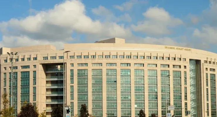 Gazeteciler Yurt Dışına Çıkış Yasağı ile Serbest Bırakıldı Gazeteciler Yurt Dışına Çıkış Yasağı ile Serbest Bırakıldı