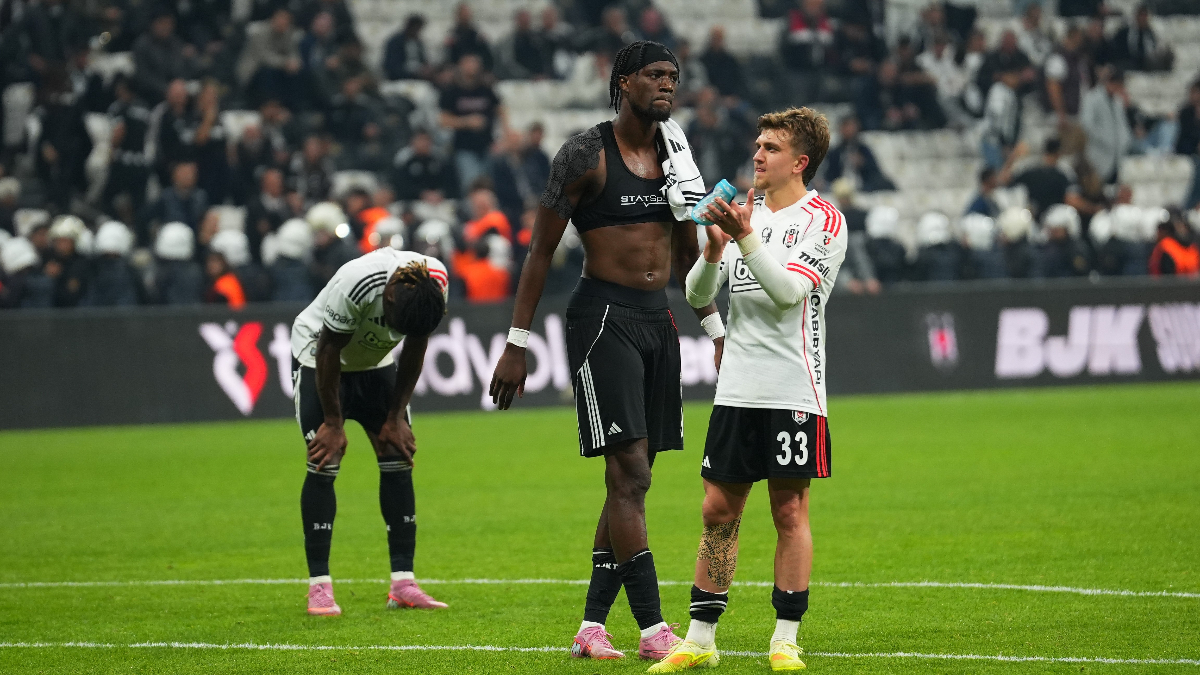 Beşiktaş, Fenerbahçe’ye 3-2 yenilerek ikinci mağlubiyetini Beşiktaş, Fenerbahçe’ye 3-2 yenilerek ikinci mağlubiyetini