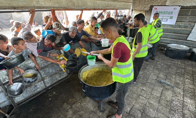 MİSDER, Gazze’de Sıcak Yemek ve Su Dağıtımını Sürdürüyor