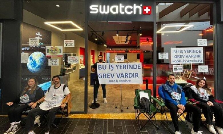 Swatch Türkiye’deki Grev 14. Gününde Devam Ediyor Swatch Türkiye’deki Grev 14. Gününde Devam Ediyor