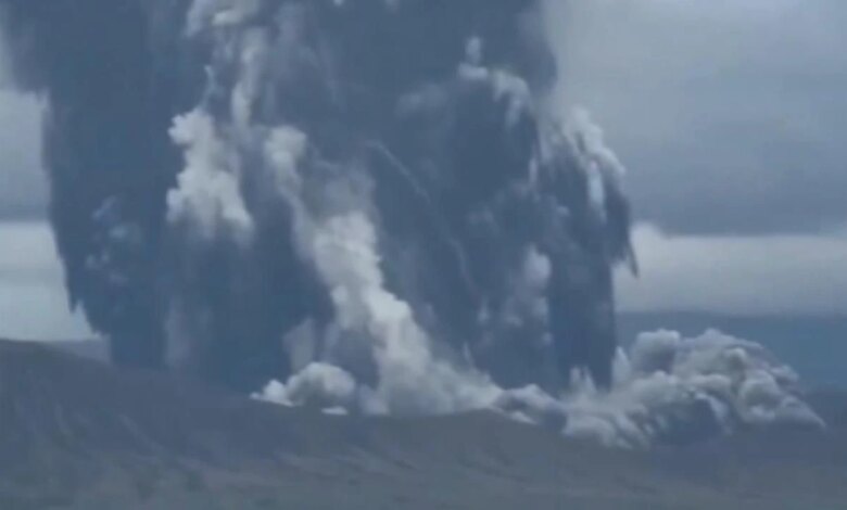 Kanlaon Yanardağı Patladı: 2 Kilometre Yüksekliğe Kül