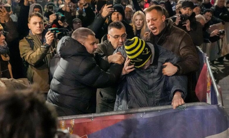 Sırbistan’daki Erken Genel Seçim Sonrası Gerginlikler Sırbistan’daki Erken Genel Seçim Sonrası Gerginlikler